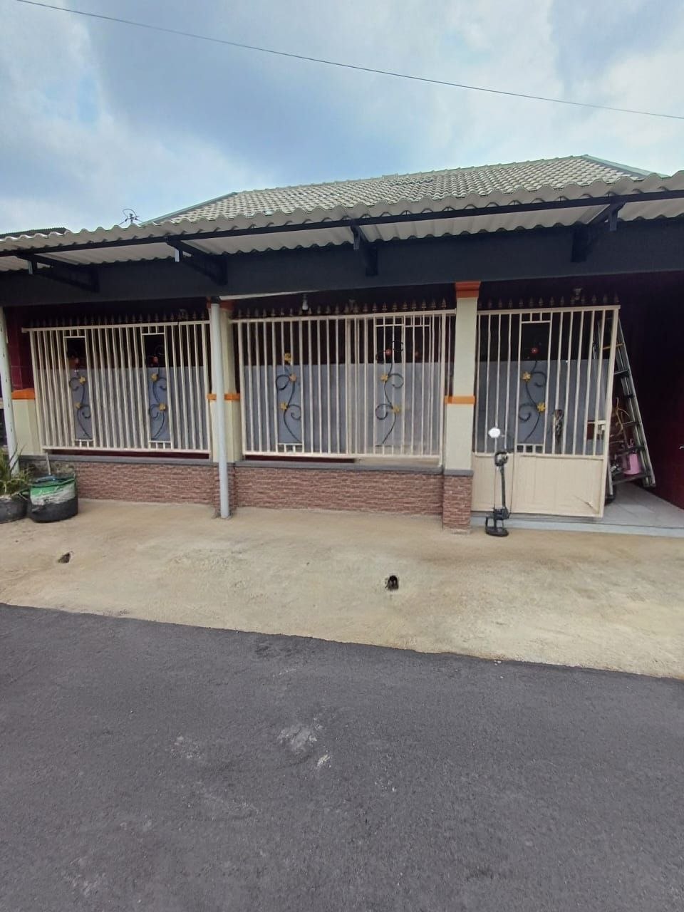 Rumah Sewa semi furnish dekat exit tol & Stadion Manahan di Klodran, Colomadu