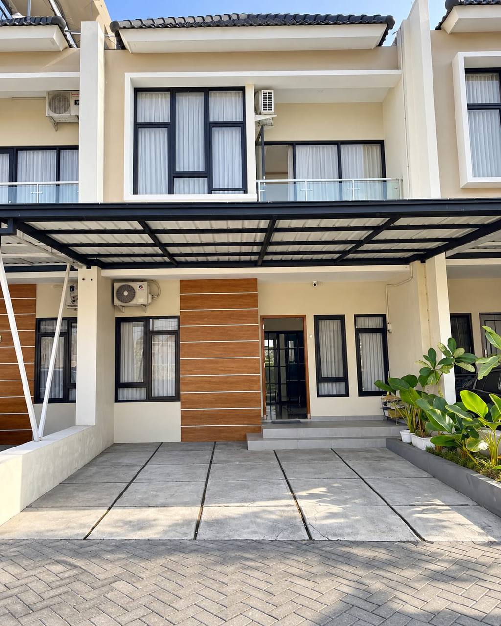 Rumah Cantik FURNISHED 2 Lantai di Gentan dekat ke Laweyan Solo di Gentan, Baki, Sukoharjo