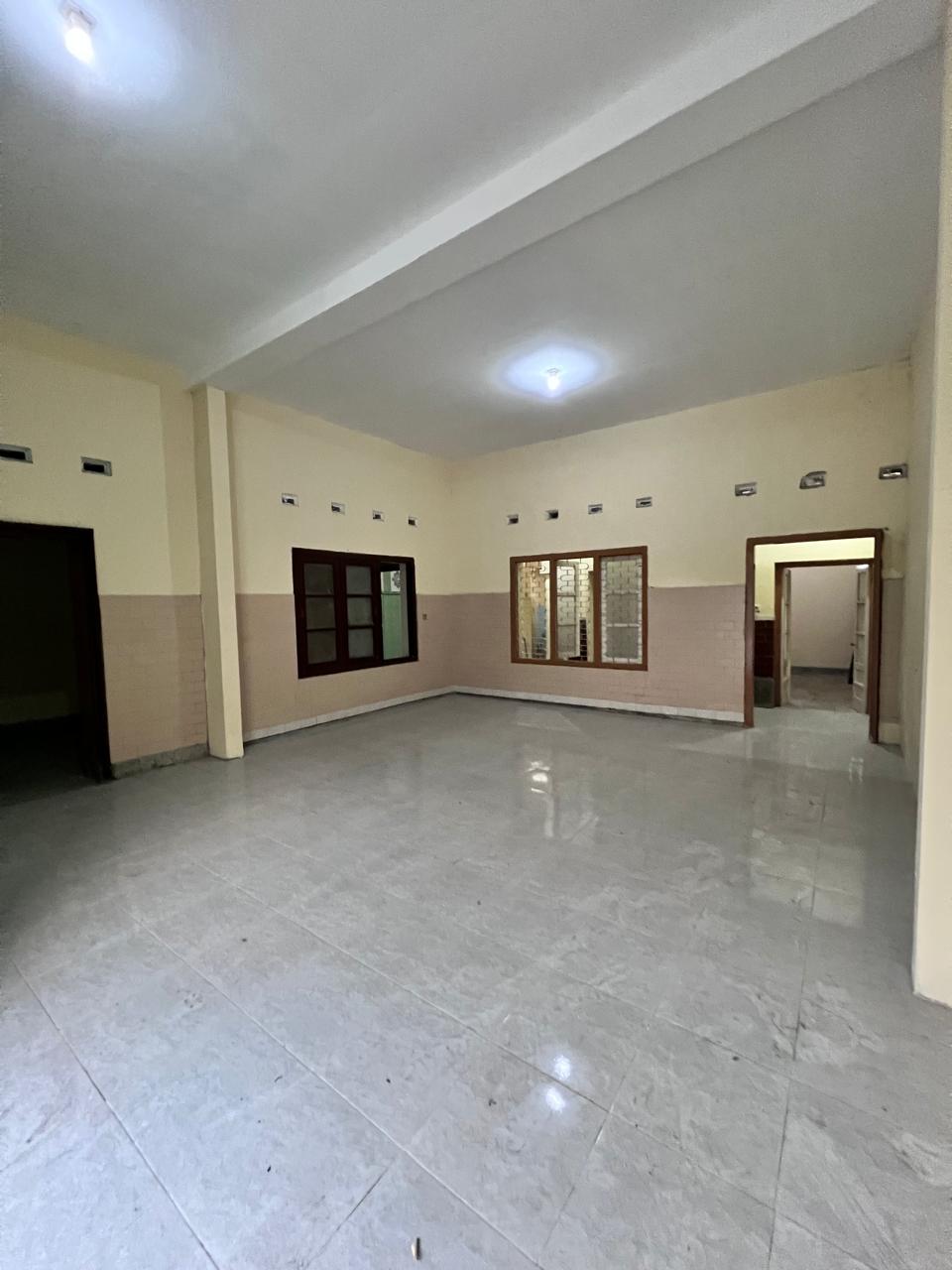 Ruko Sewa di Pusat Bisnis Kota Solo di Serengan, Kota Surakarta (Solo)