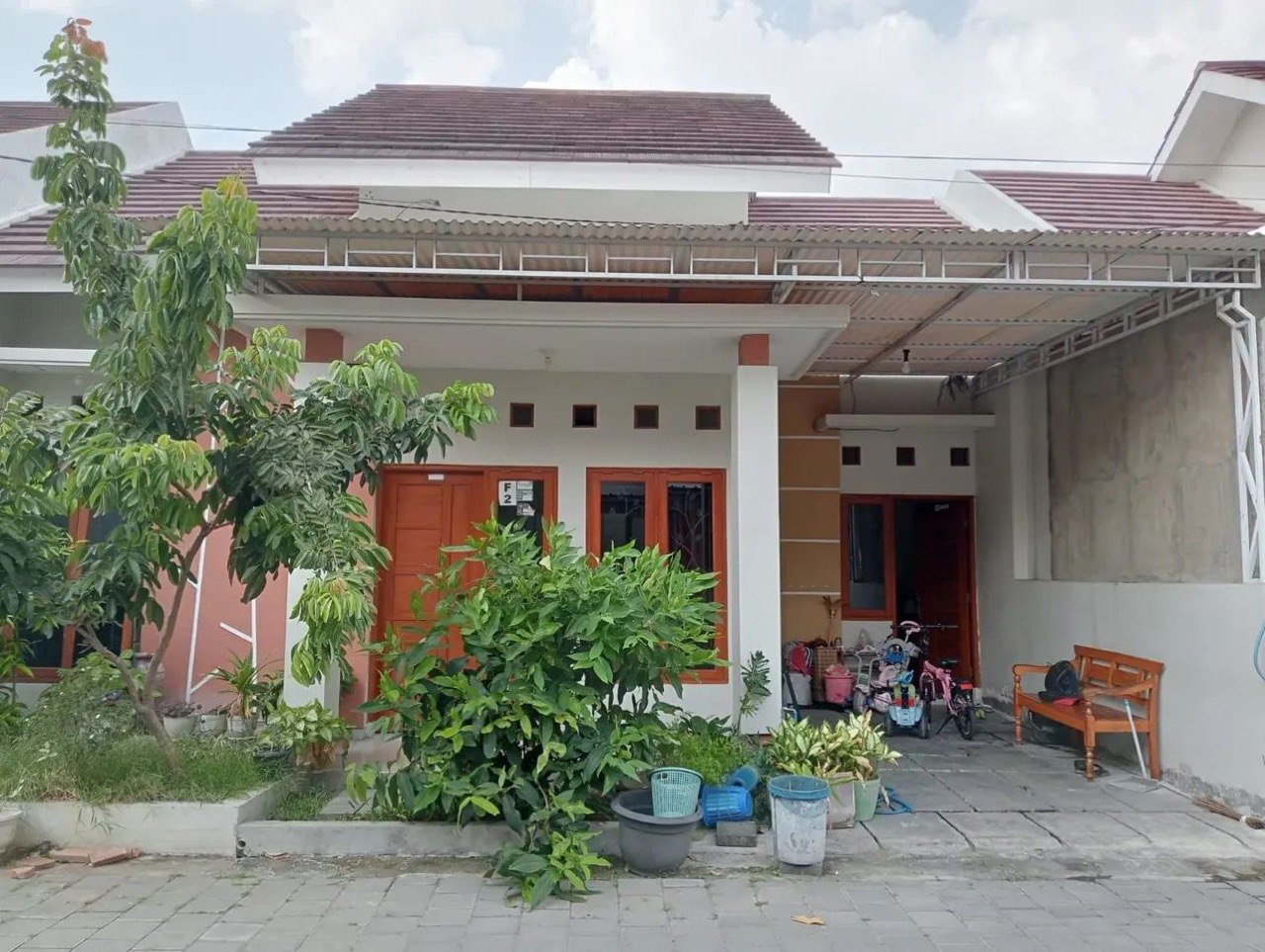 Rumah Cluster Nyaman Lokasi Favorit Gentan Waru dekat ke Pusat Kota Surakarta Solo di Waru, Baki, Sukoharjo