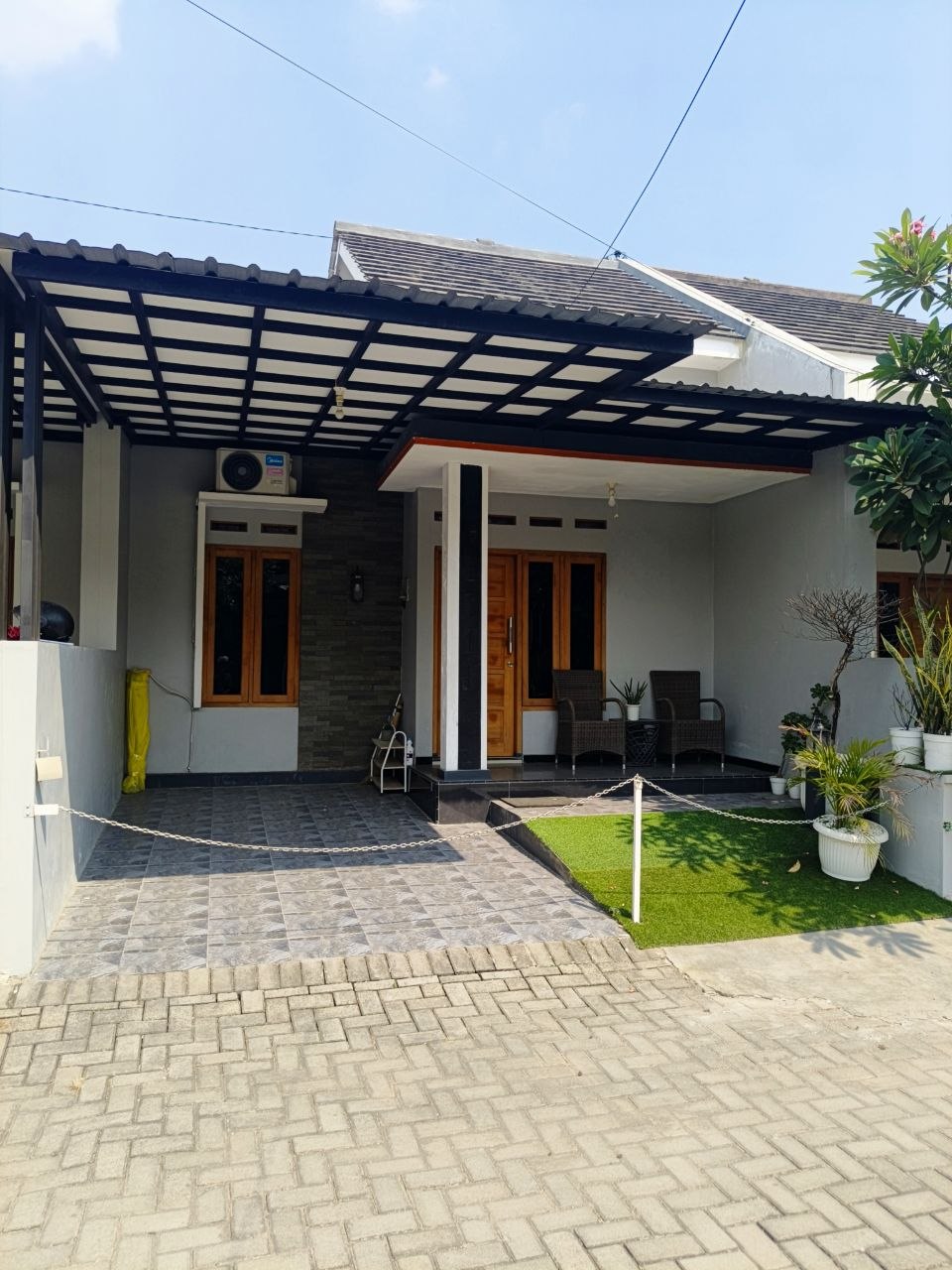 Rumah cantik semi furnished siap huni di kawasan premium di Solo Baru, Baki, Sukoharjo