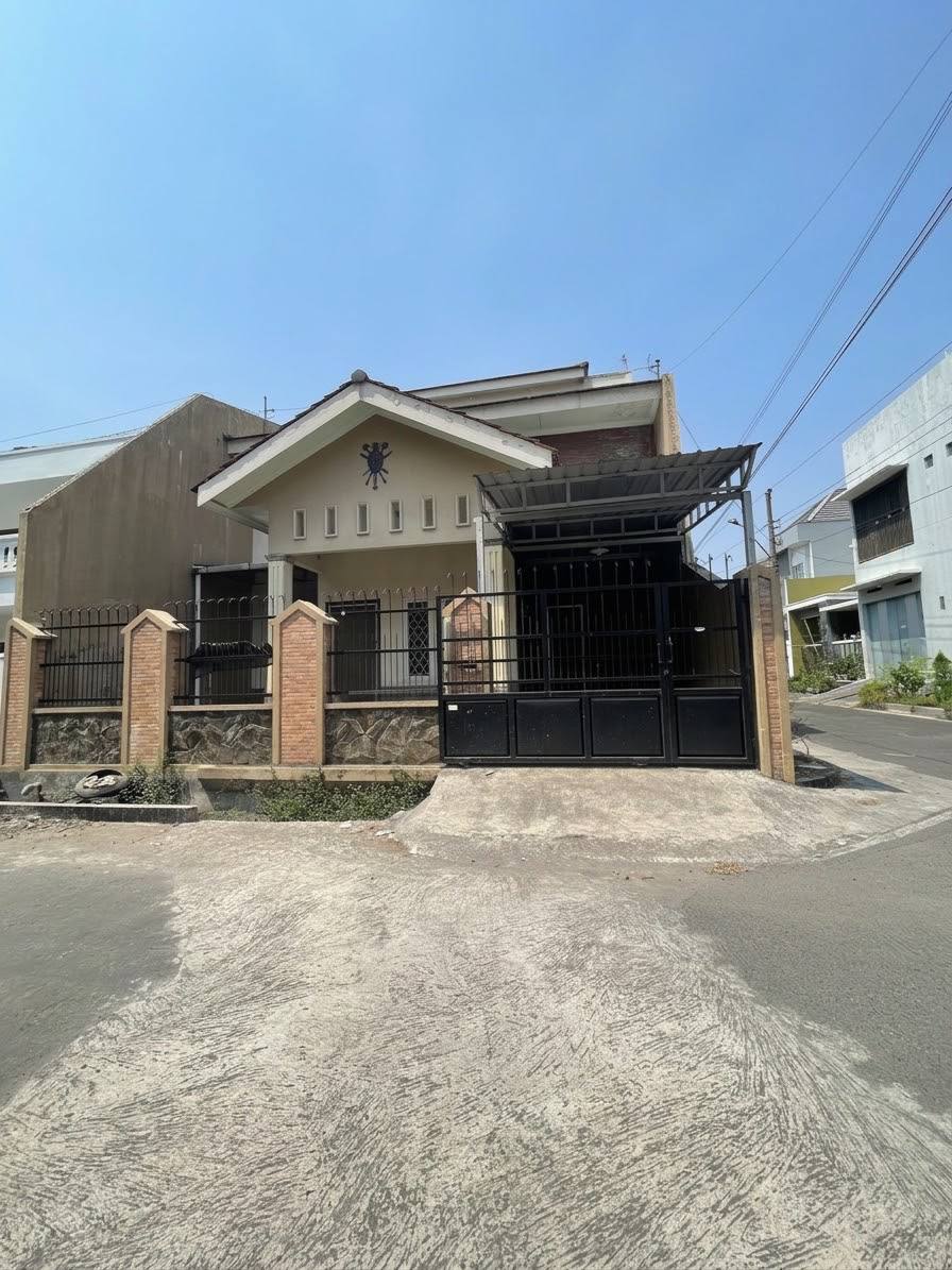 Rumah HOOK Kamar Banyak di Kawasan Favorit Colomadu Selangkah ke Solo di Baturan, Colomadu, Karanganyar