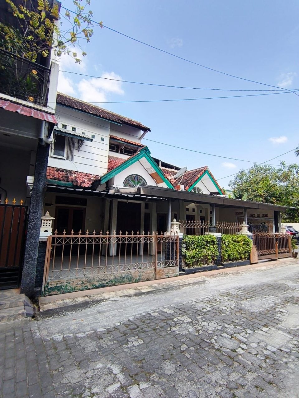 Hunian nyaman di lingkungan favorite Gentan, posisi pojok di Gentan, Baki, Sukoharjo