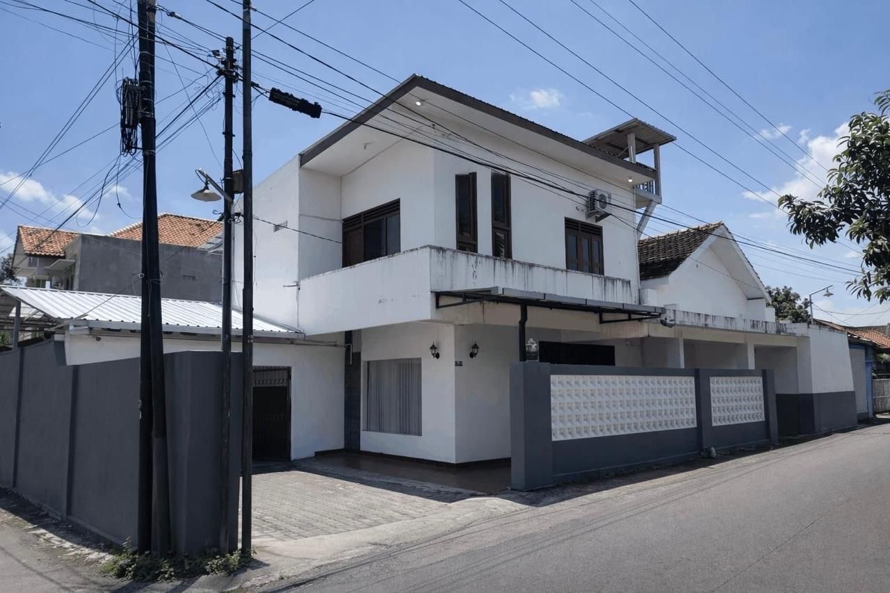 Rumah Besar Nyaman dekat Kota Yogyakarta dan Jl ke Pantai Parangtritis di Panggungharjo, Bantul
