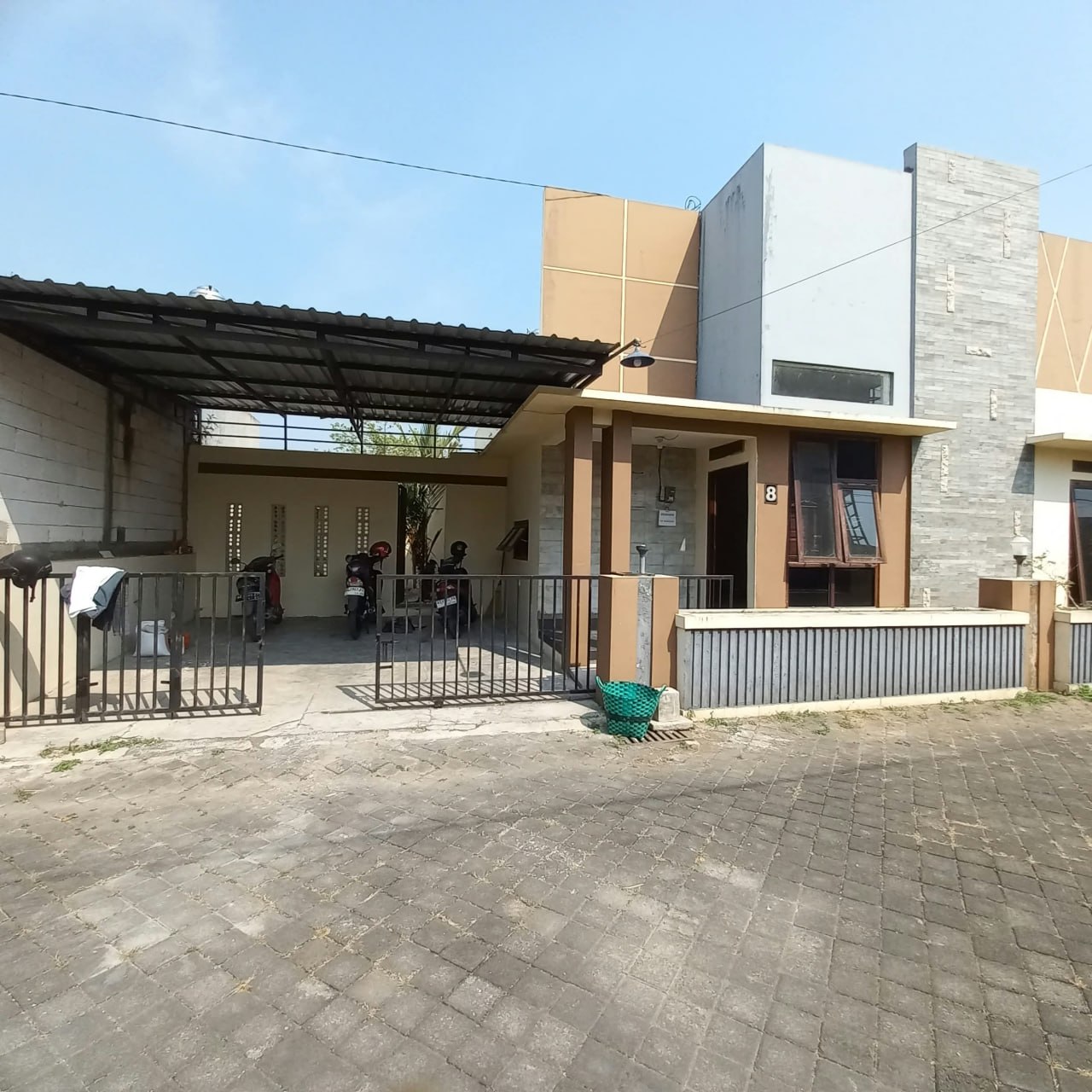 Rumah Sewa Bagus Siap Huni di Kawasan Kampus Kota Solo di Karangasem, Laweyan, Kota Surakarta (Solo)