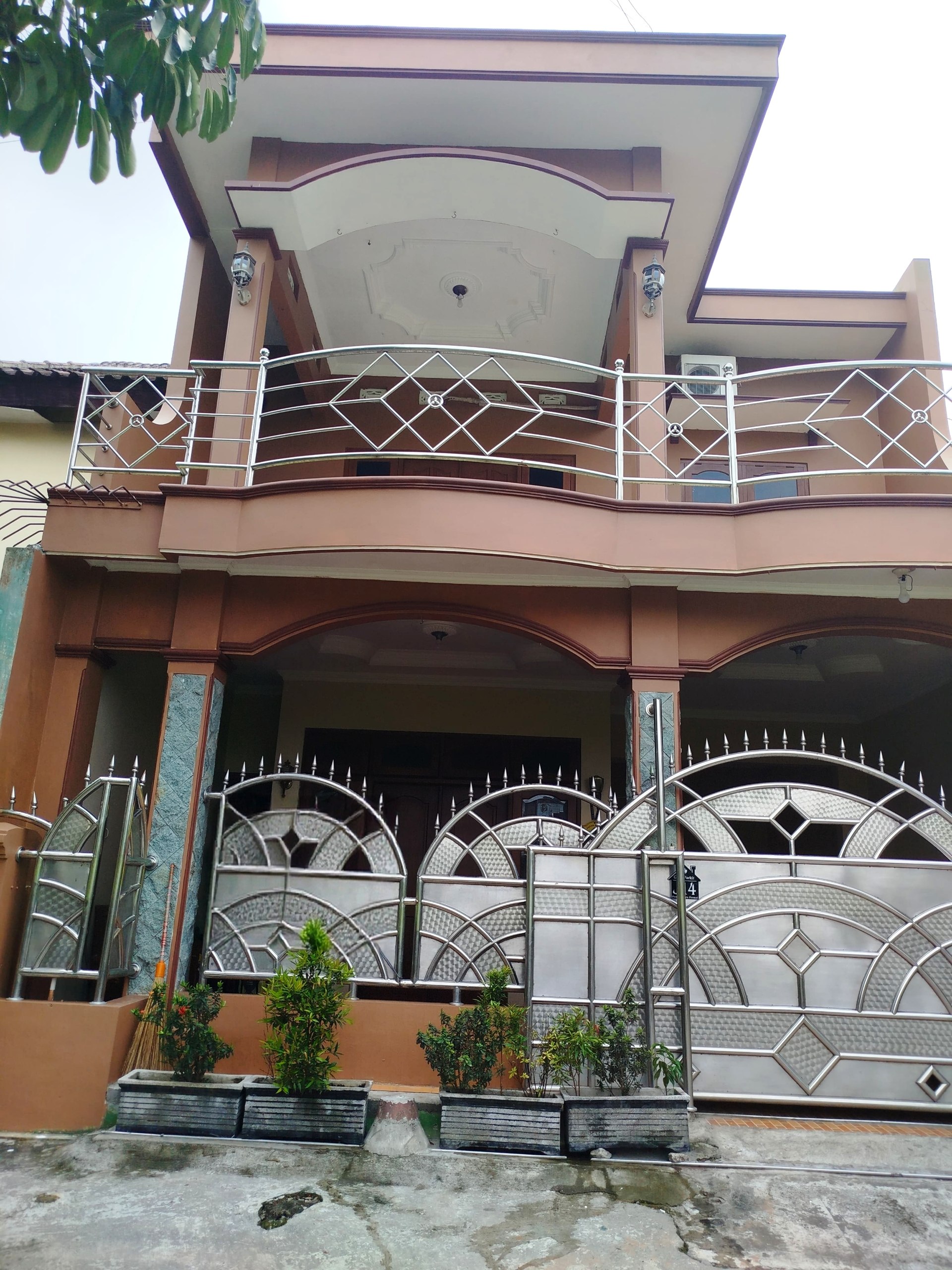 Rumah 2 Lantai di Gentan dekat ke Solo & pusat bisnis, dijual & disewakan di Gentan, Baki, Sukoharjo