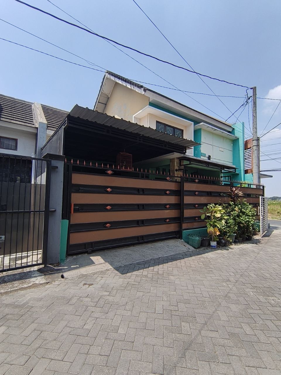 Rumah cantik siap huni dekat Exit tol Klodran dan dekat ke pusat kota Solo di Gedongan, Colomadu