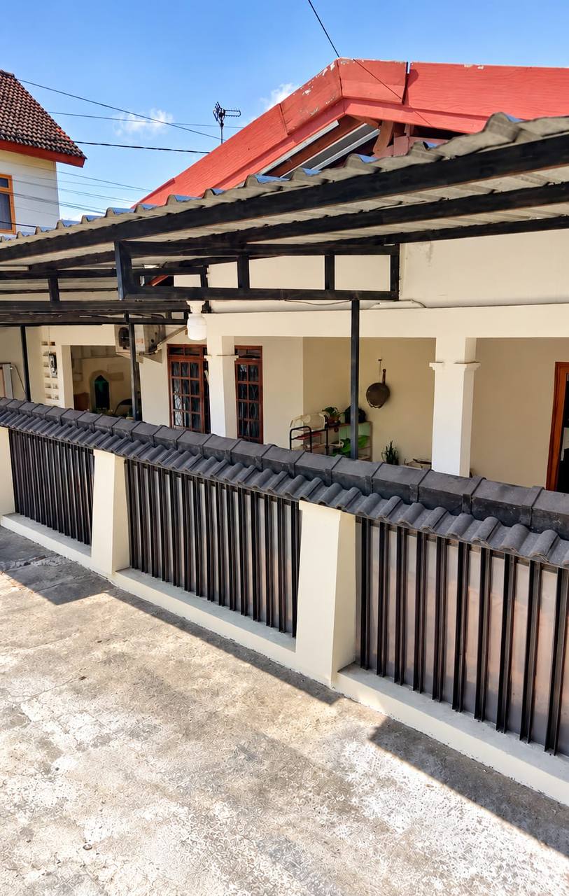 Rumah di Kawasan Tenang Selangkah ke Pusat Bisnis Solo di Jajar, Laweyan, Kota Surakarta (Solo)