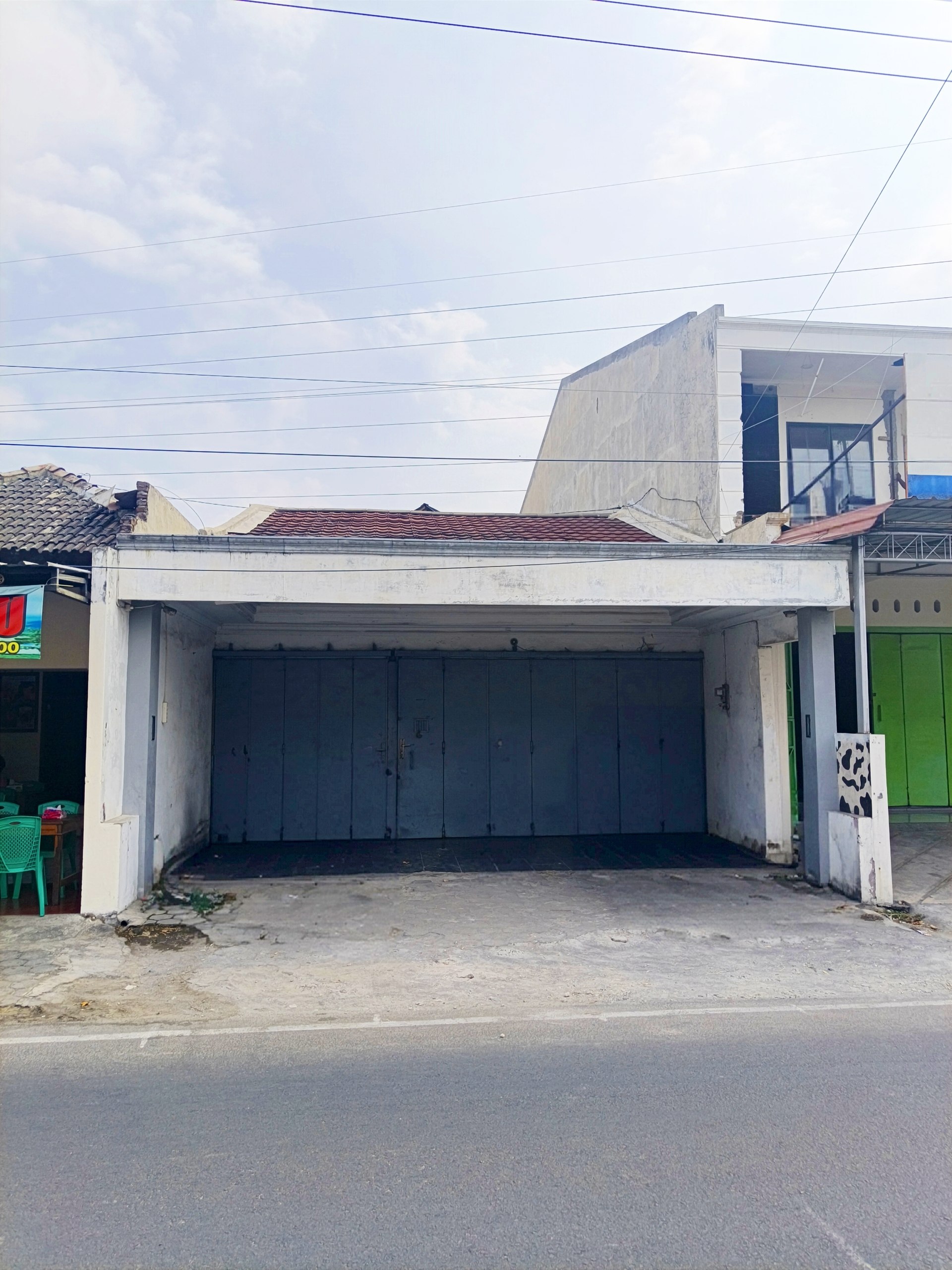 Ruang usaha sekaligus hunian yang cocok untuk berbagai bidang usaha di tepi jalan raya Ngringo di Ngringo, Jaten, Karanganyar