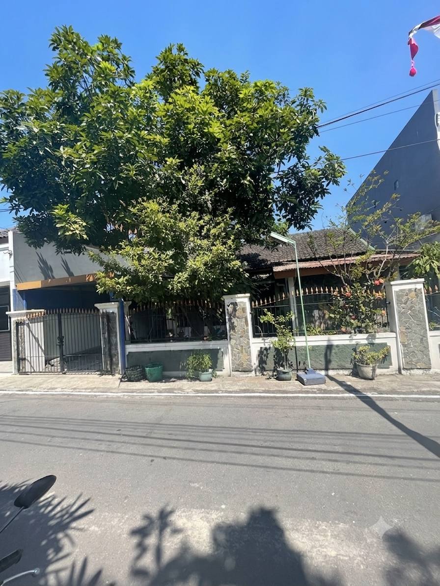 Rumah Nyaman di dekat area Kampus dan Akses Tol Kota Surakarta di Banyuagung, Banjarsari, Kota Surakarta (Solo)